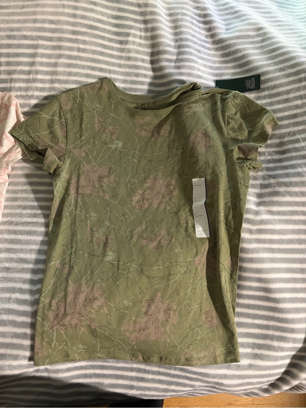 wild fable Olive Green Short Sleeve Floral Crewneck Tee